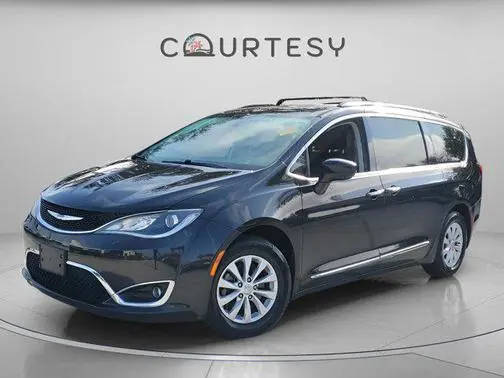 2019 Chrysler Pacifica Minivan Touring L FWD photo