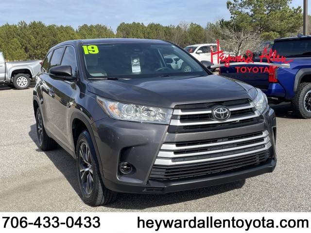 2019 Toyota Highlander LE FWD photo