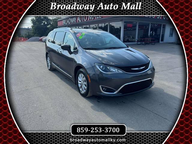 2019 Chrysler Pacifica Minivan Touring L FWD photo