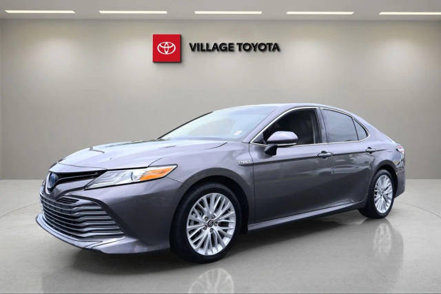 2020 Toyota Camry Hybrid XLE FWD photo