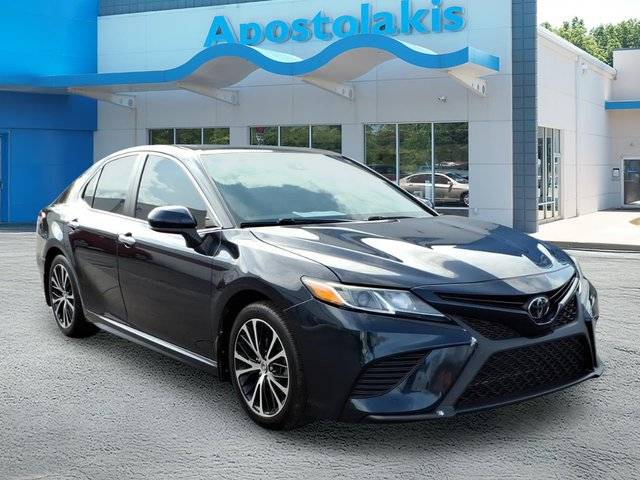 2020 Toyota Camry SE FWD photo