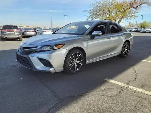 2020 Toyota Camry SE FWD photo