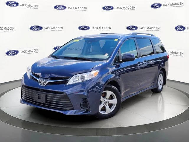 2020 Toyota Sienna LE FWD photo