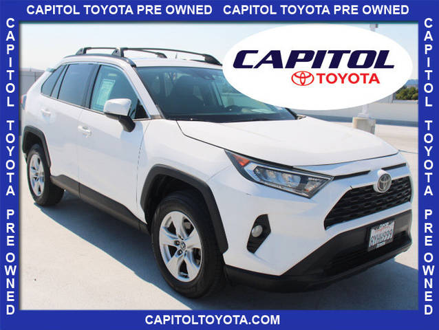 2020 Toyota RAV4 XLE FWD photo