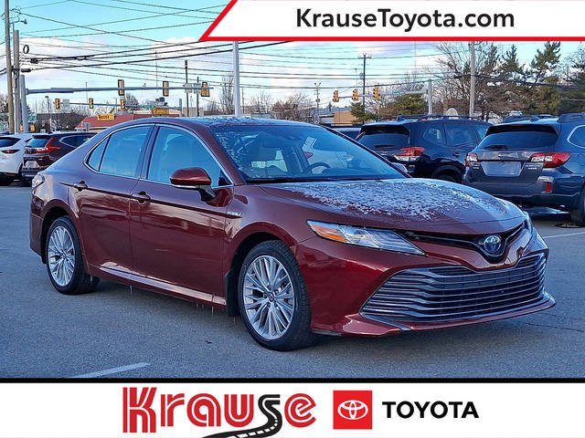2020 Toyota Camry Hybrid XLE FWD photo