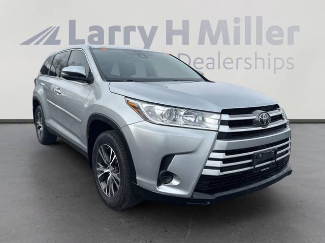 2019 Toyota Highlander LE AWD photo