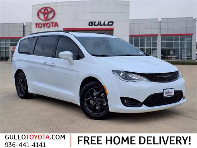 2020 Chrysler Pacifica Minivan Touring L Plus FWD photo