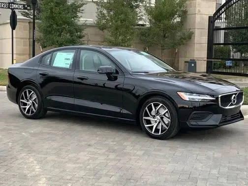 2020 Volvo S60 Momentum FWD photo