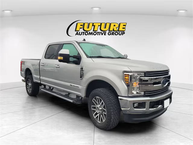 2019 Ford F-250 Super Duty LARIAT 4WD photo