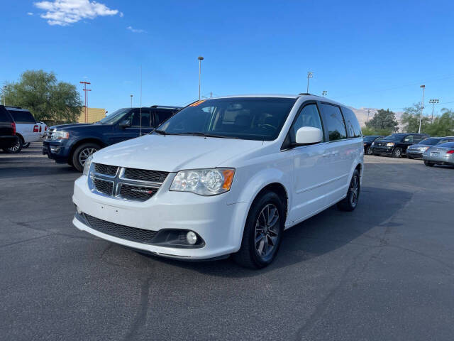 2017 Dodge Grand Caravan SXT FWD photo