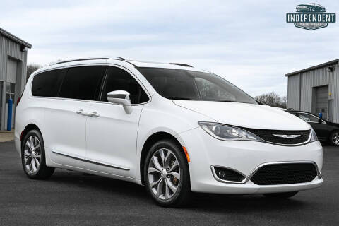 2020 Chrysler Pacifica Minivan Limited 35th Anniversary FWD photo