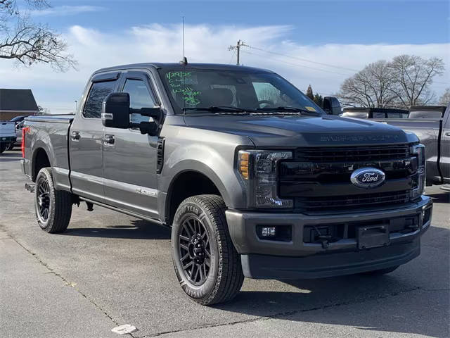 2019 Ford F-250 Super Duty LARIAT 4WD photo