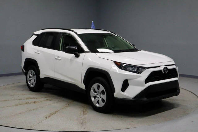 2019 Toyota RAV4 LE AWD photo