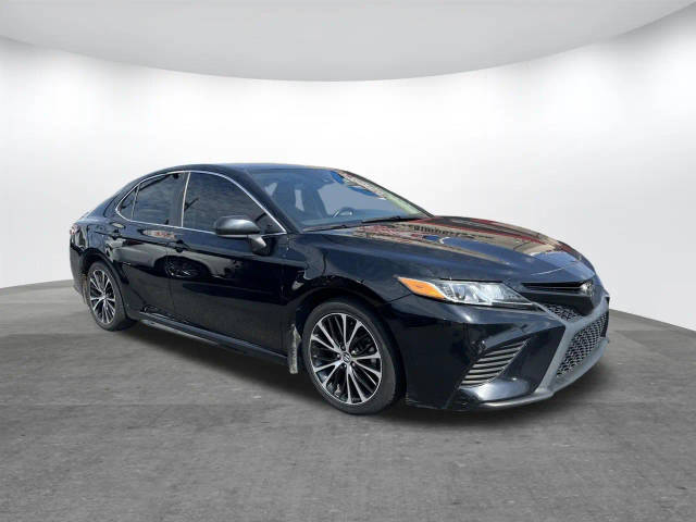 2020 Toyota Camry SE FWD photo