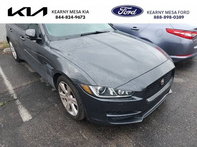2017 Jaguar XE 25t Prestige RWD photo