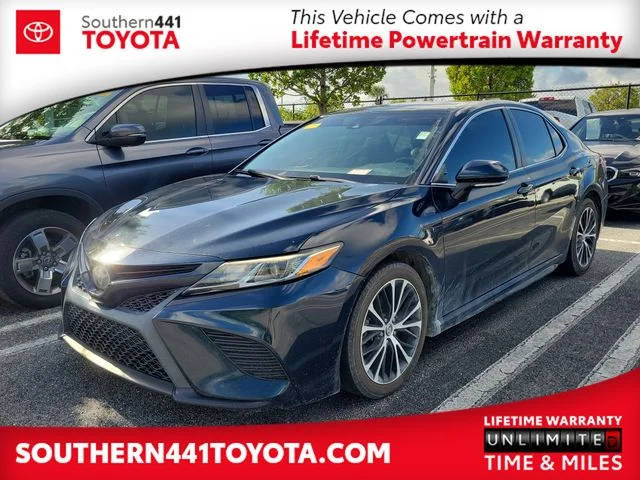2020 Toyota Camry SE FWD photo