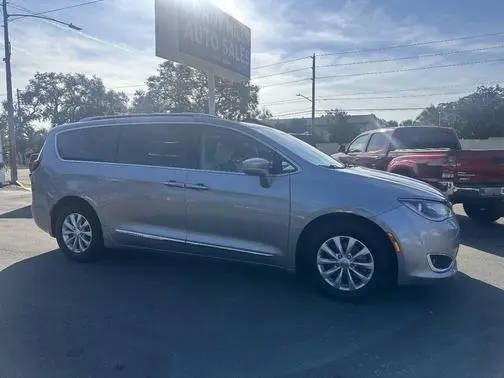 2019 Chrysler Pacifica Minivan Touring L FWD photo