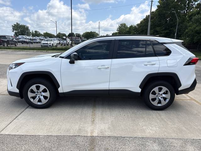 2020 Toyota RAV4 LE FWD photo