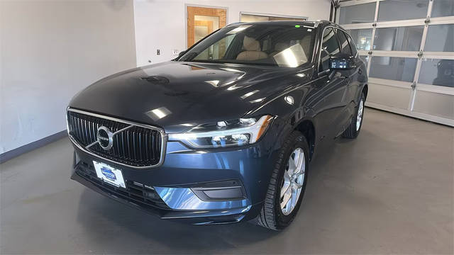 2020 Volvo XC60 Momentum AWD photo