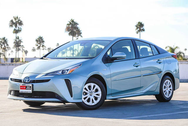 2020 Toyota Prius L Eco FWD photo