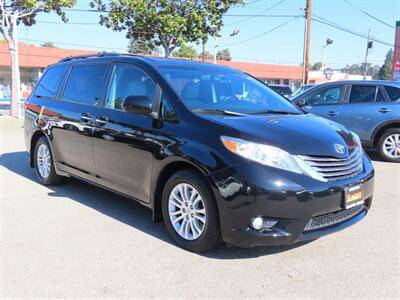 2017 Toyota Sienna XLE FWD photo