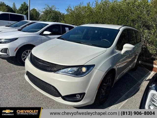 2020 Chrysler Pacifica Minivan Touring L FWD photo