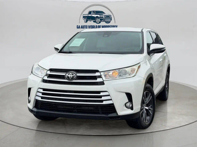 2019 Toyota Highlander LE Plus FWD photo