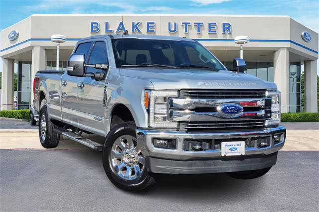 2019 Ford F-350 Super Duty LARIAT 4WD photo