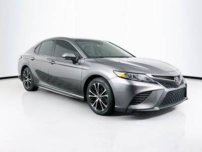 2020 Toyota Camry SE FWD photo