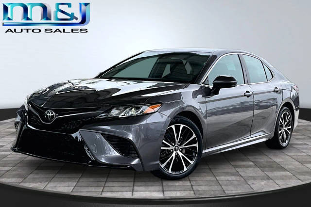 2020 Toyota Camry SE FWD photo