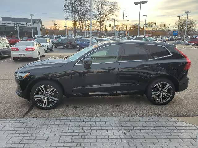 2020 Volvo XC60 Momentum AWD photo