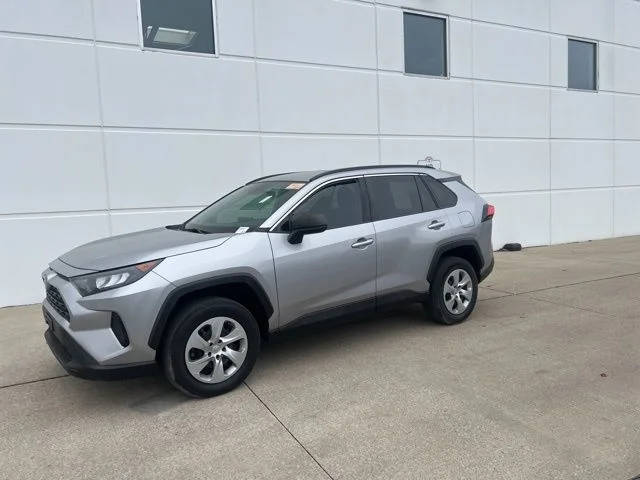 2020 Toyota RAV4 LE FWD photo