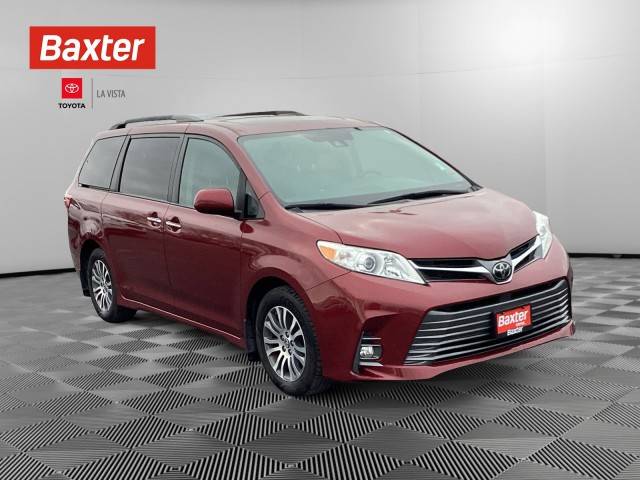 2020 Toyota Sienna XLE Premium FWD photo