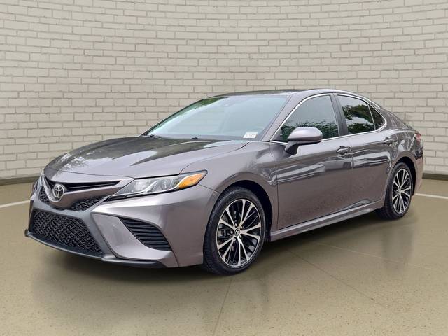 2020 Toyota Camry SE FWD photo