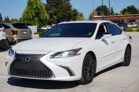 2020 Lexus ES ES 300h FWD photo