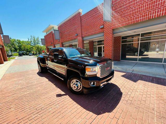 2015 GMC Sierra 3500HD Denali 4WD photo
