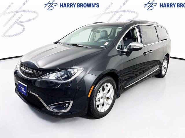 2019 Chrysler Pacifica Minivan Limited FWD photo