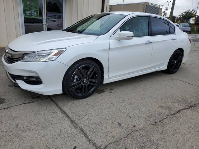 2017 Honda Accord Touring FWD photo
