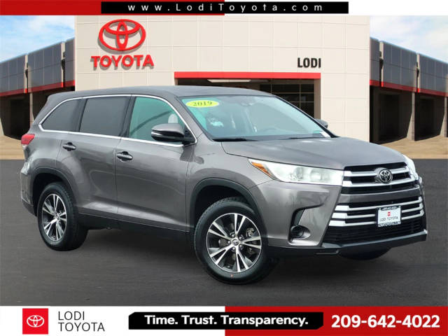 2019 Toyota Highlander LE FWD photo