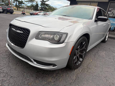 2019 Chrysler 300 Touring RWD photo