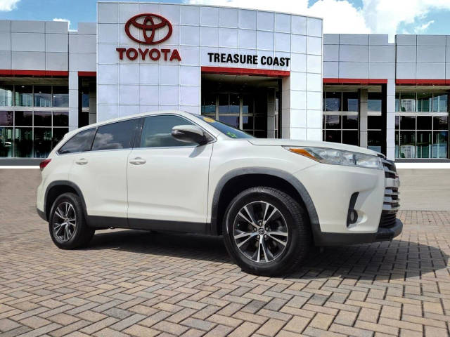2019 Toyota Highlander LE Plus FWD photo