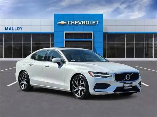 2020 Volvo S60 Momentum FWD photo