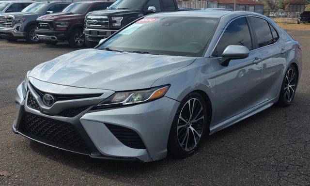 2020 Toyota Camry SE FWD photo