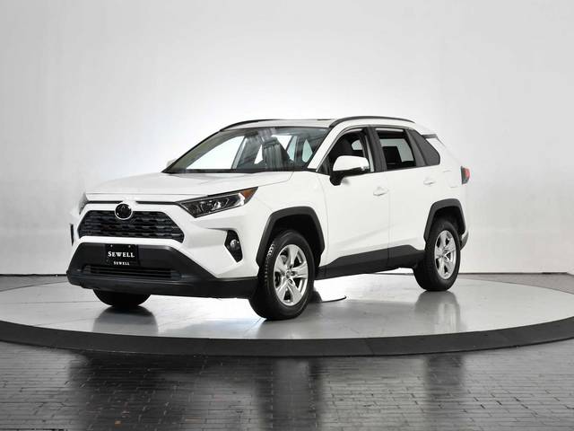 2019 Toyota RAV4 XLE FWD photo