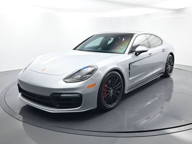 2020 Porsche Panamera GTS AWD photo