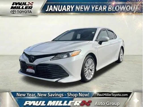 2020 Toyota Camry Hybrid XLE FWD photo
