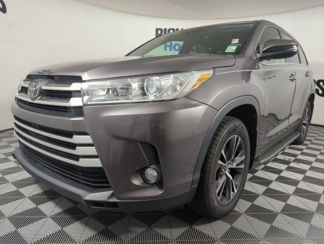 2019 Toyota Highlander LE Plus FWD photo