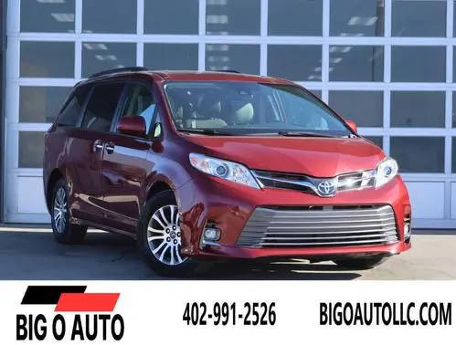 2020 Toyota Sienna XLE FWD photo