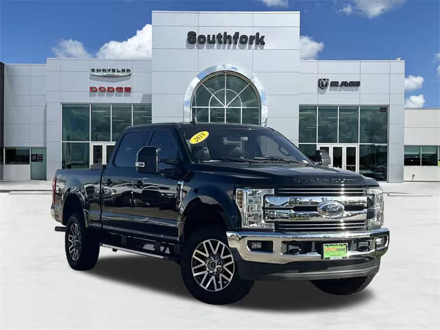 2019 Ford F-250 Super Duty LARIAT 4WD photo