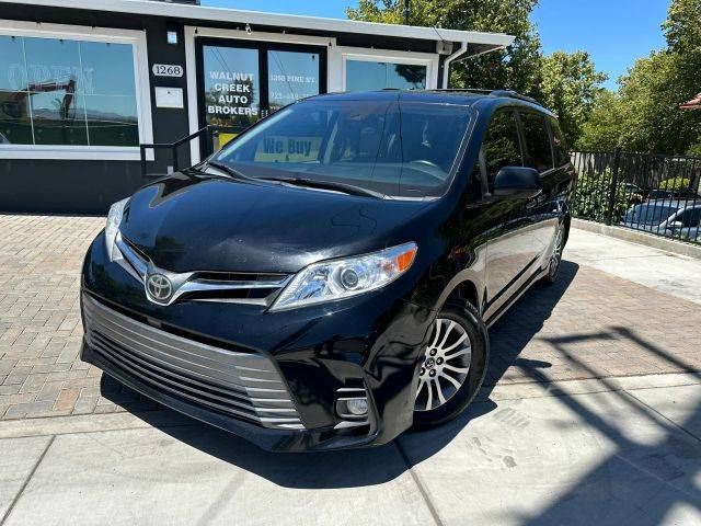 2020 Toyota Sienna XLE Premium FWD photo